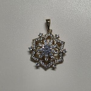 Water Lily Pendant / Colgante de nenúfar